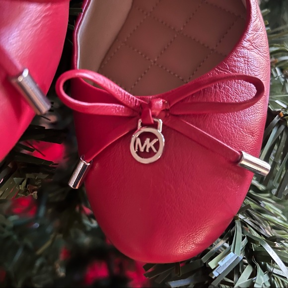 MICHAEL KORS NWT Bright Red Leather Bow Ballet Flats with Silver Logo - Picture 3 of 8
